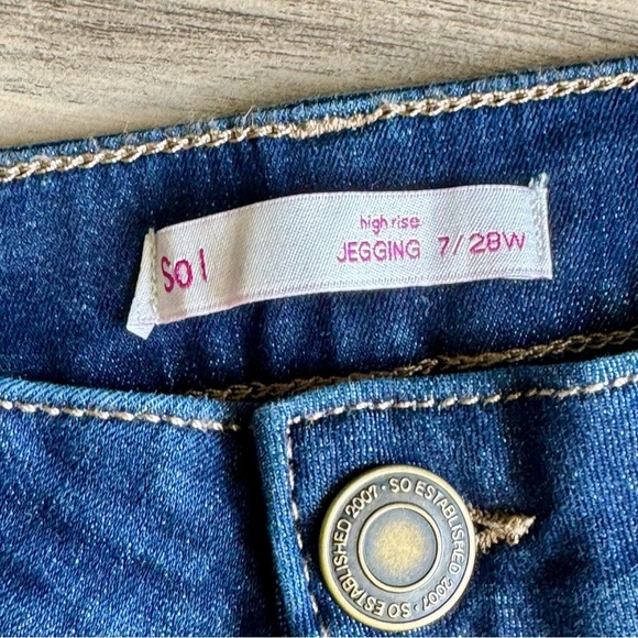 SO Juniors High Rise Distressed Jegging – Size 7/28W - Picture 4 of 10